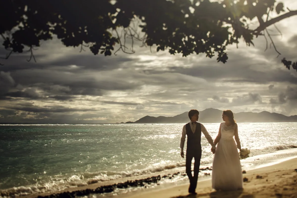 Romantic Lanai wedding ceremony on the beach