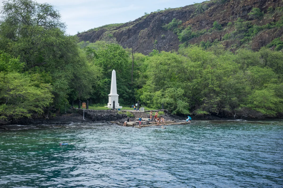Kealakekua Bay with the Captain Cook Monument and crystal clear waters