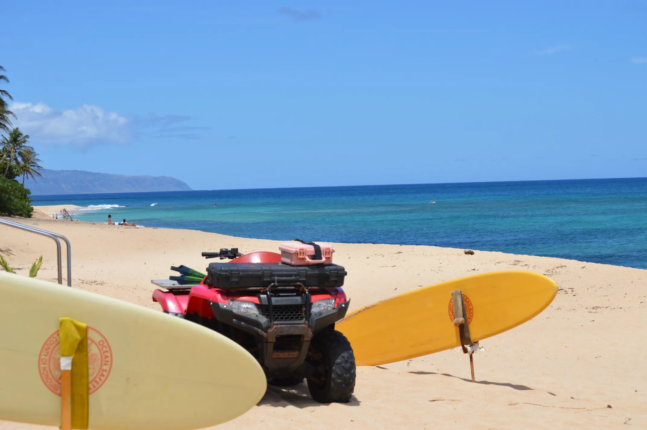 Family planning their Oahu adventure with maps and travel guides