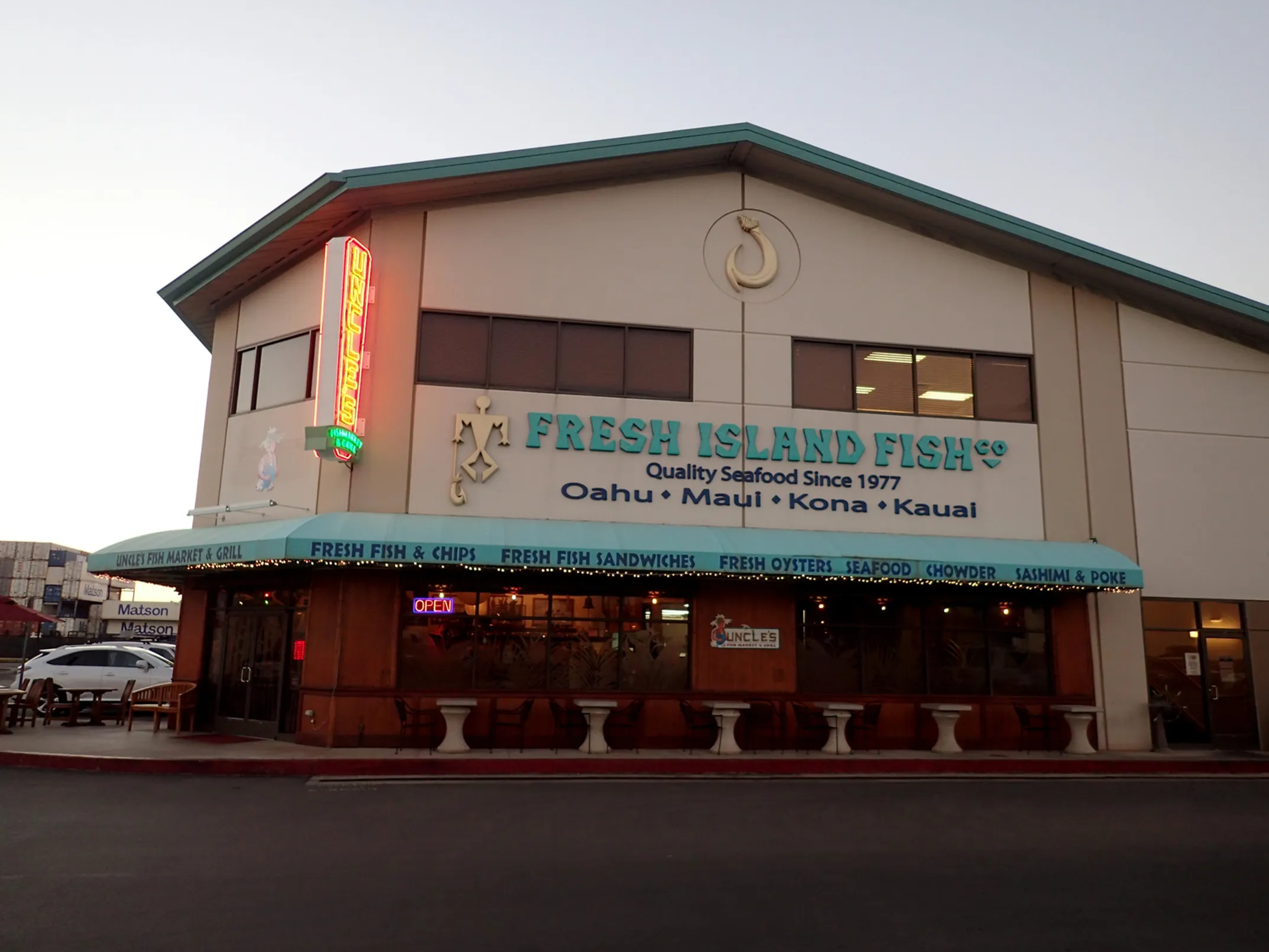 Planning guide for Oahu food truck adventure with map and local tips