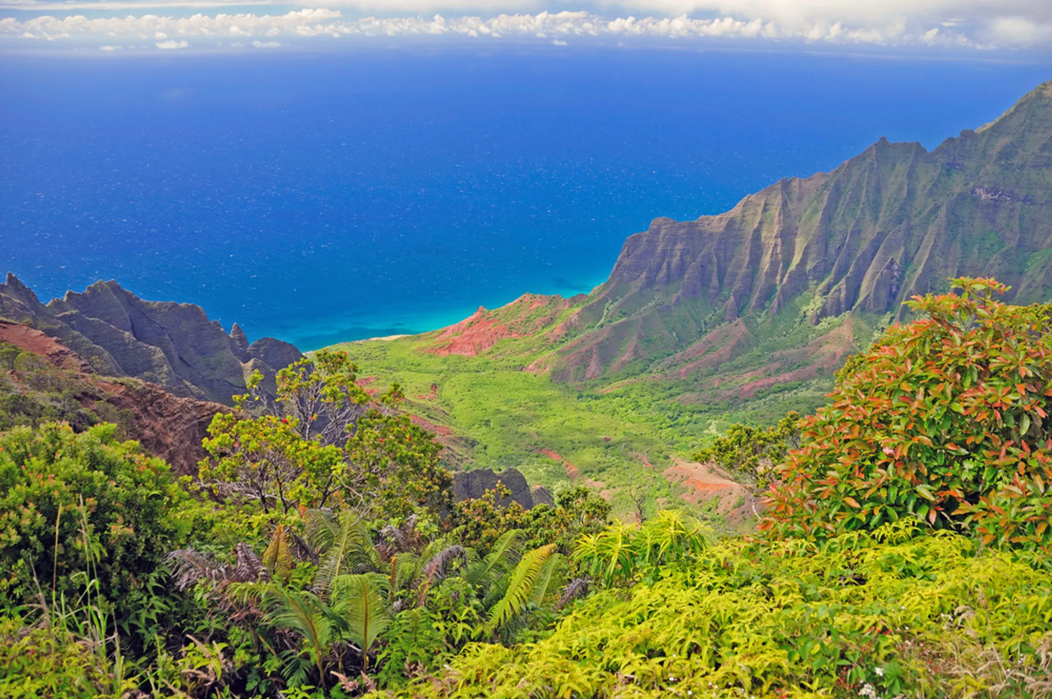 Hikers preparing for Sleeping Giant trail