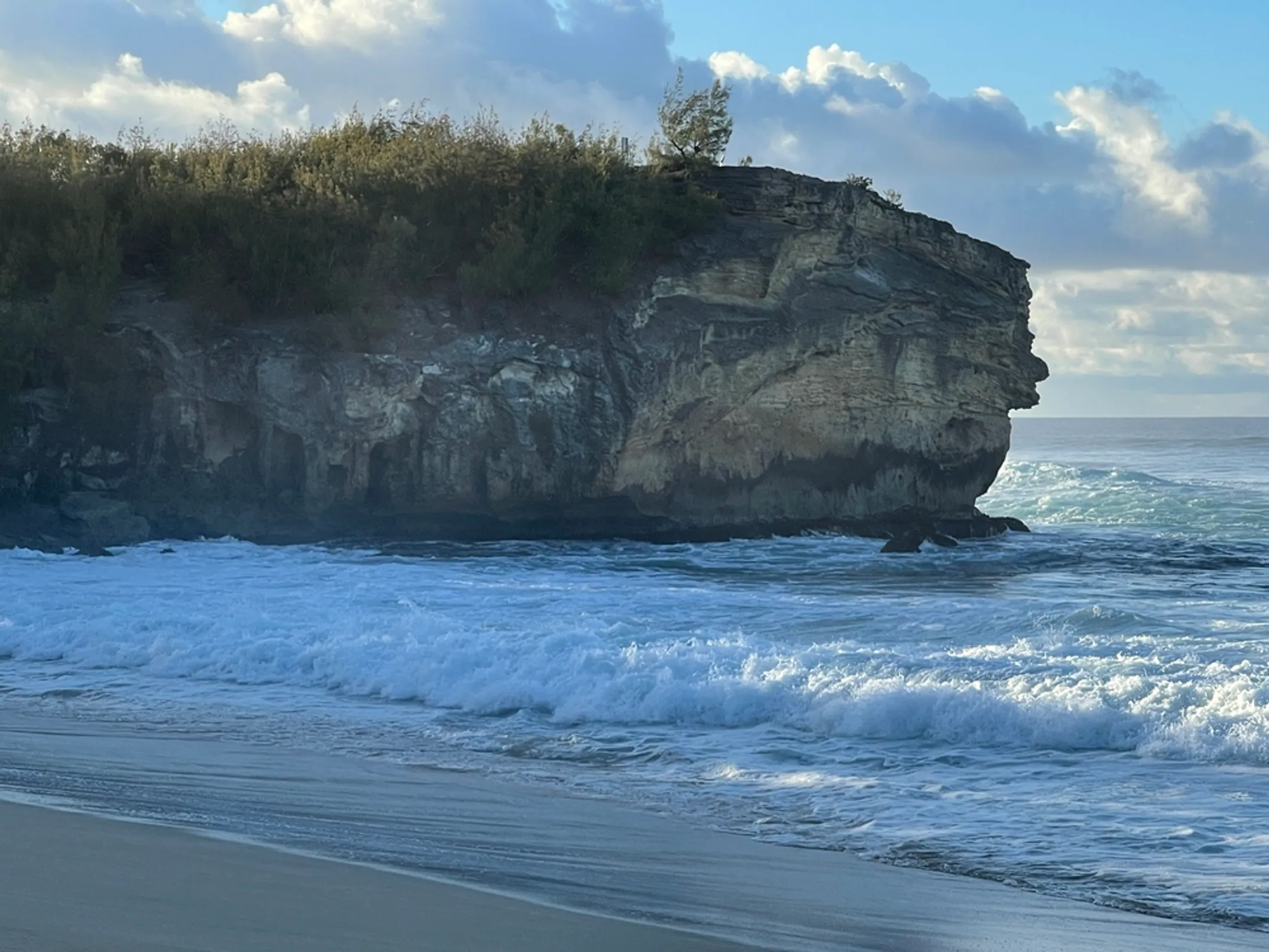 Exploring Kaiolohia Shipwreck Beach