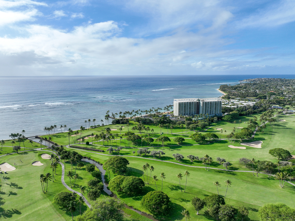 Manele Golf Course dramatic cliffside hole overlooking Pacific Ocean