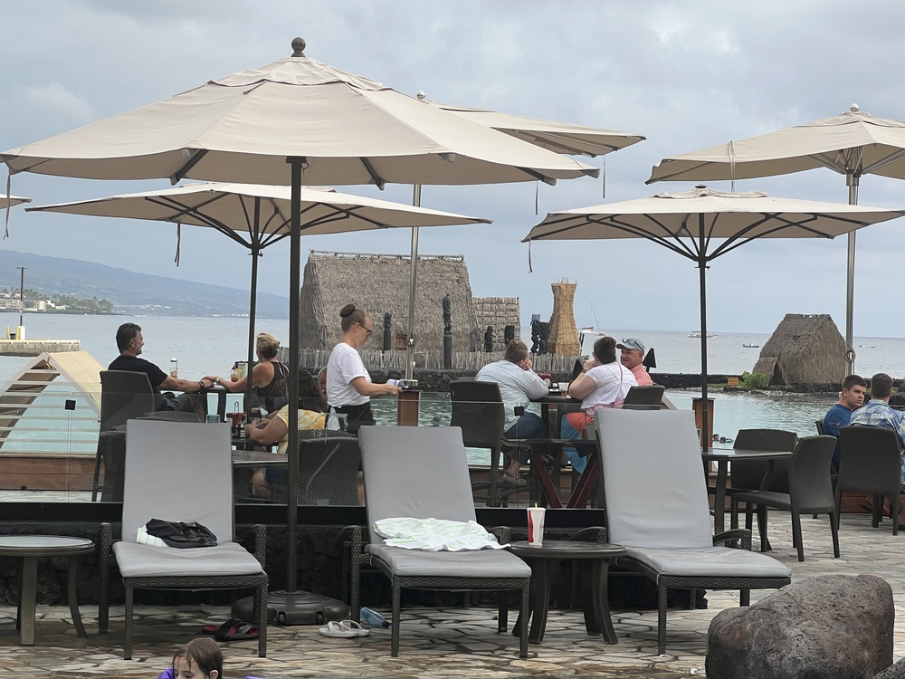 Elegant oceanfront dining at Lānaʻi resort