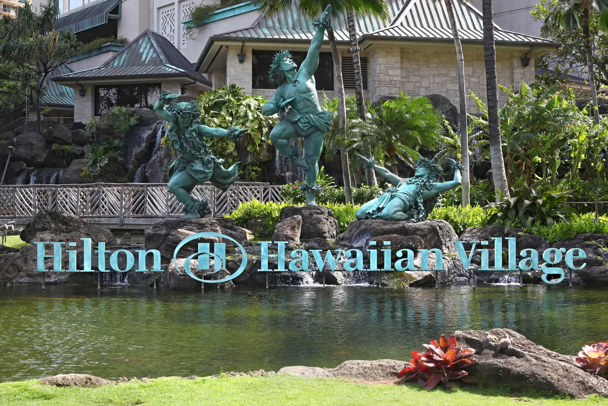 Hawaiian accommodation planning guide showing diverse lodging options