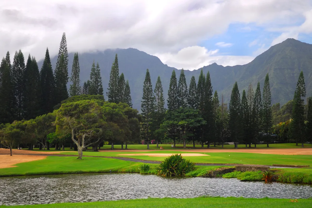 Historic evolution of Hawaiian golf - from Moanalua 1898 to modern resort courses