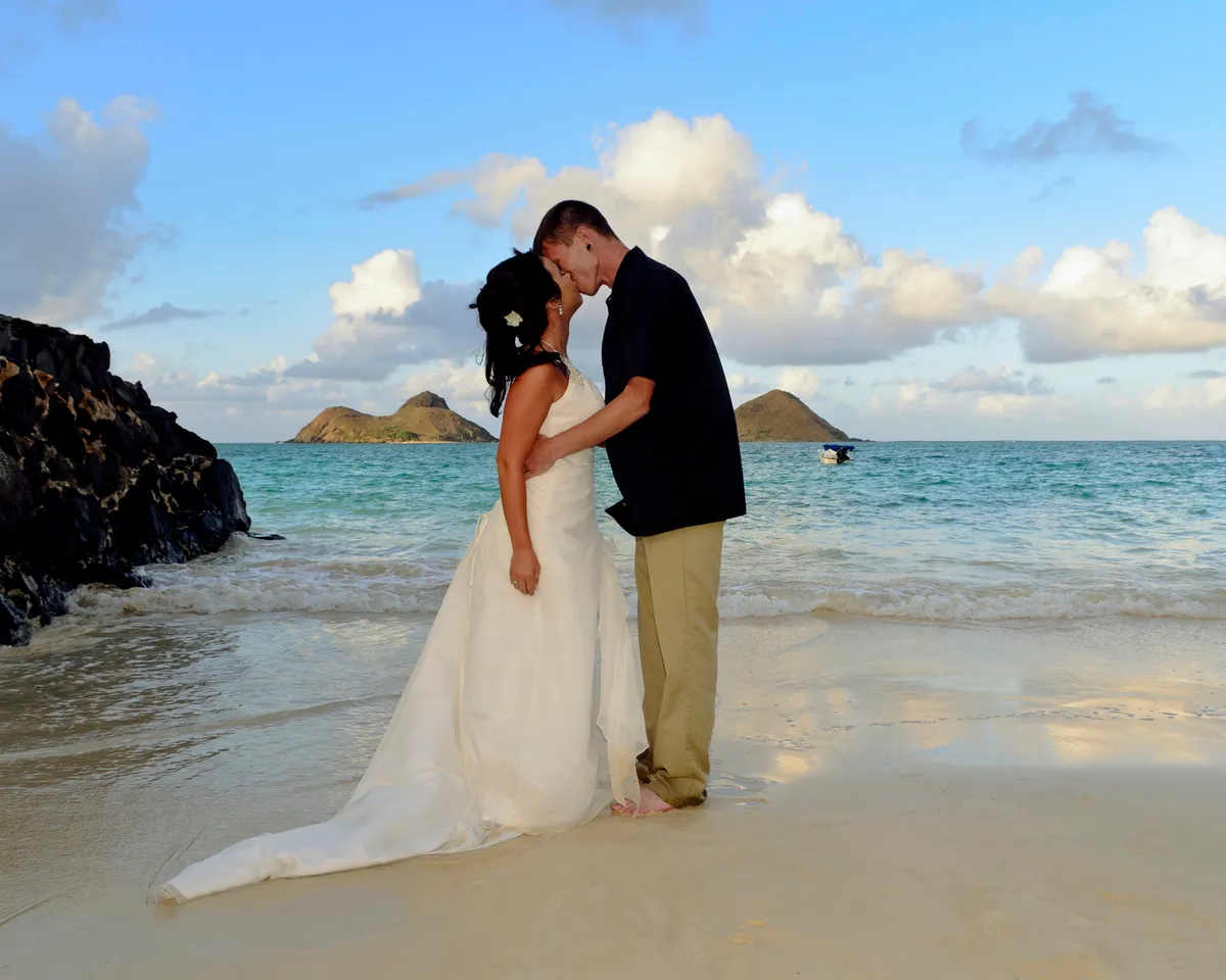 Couple planning their Hawaiian wedding while looking at different island options and venues